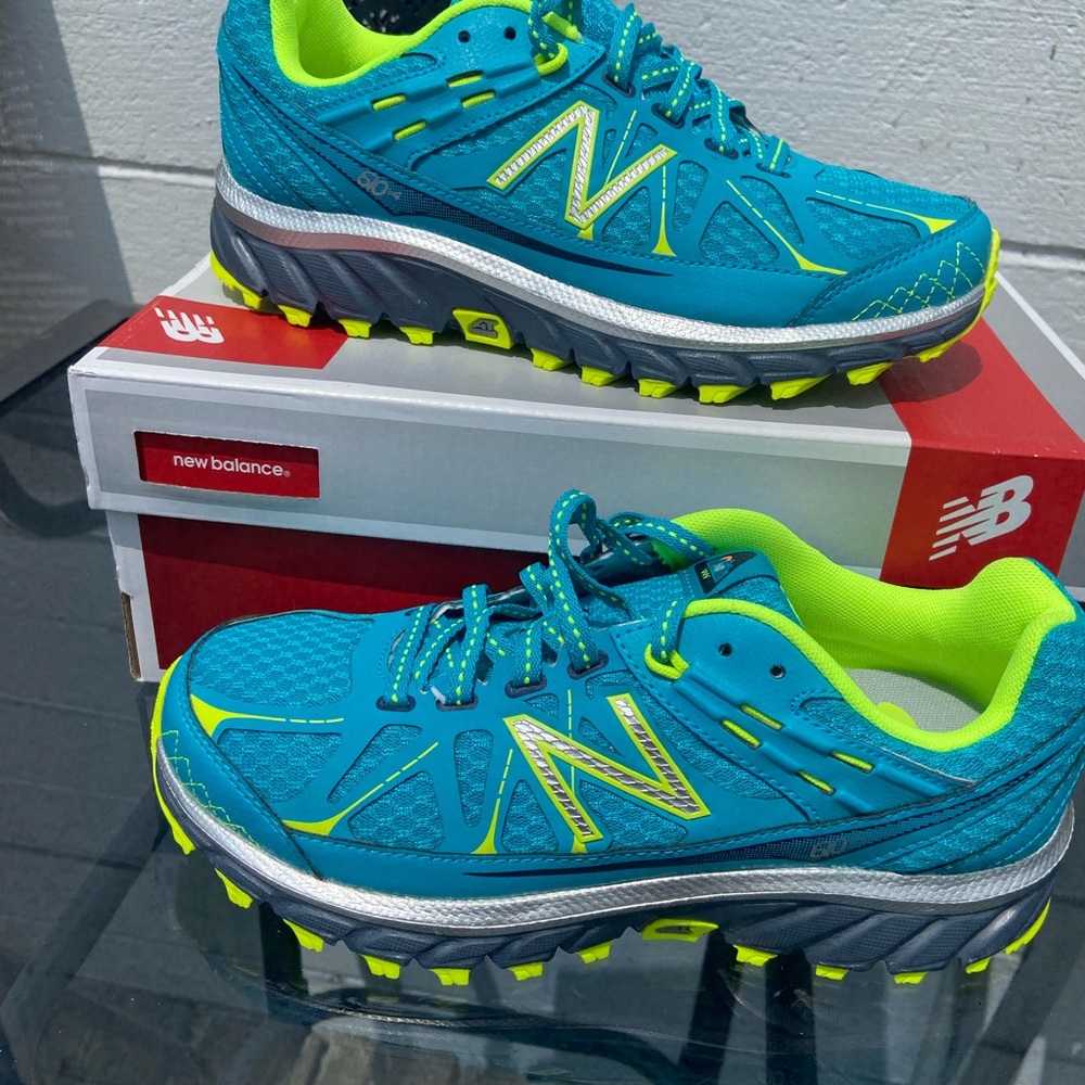 NWT New Balance Running Shoes Size 7W in box